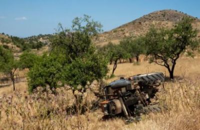 Man found dead in field after apparent fall from tractor. Photo credit: Unsplash
