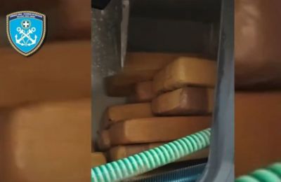 Customs agents in Thessaloniki find €1.6 million worth of cocaine tucked into banana container from Ecuador. Photo screen captured from HellenicCoastGuard Youtube
