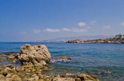 Summer’s making itself comfortable with scorching temps, sassy winds, and a sea with mild attitude. Photo credit: Unsplash