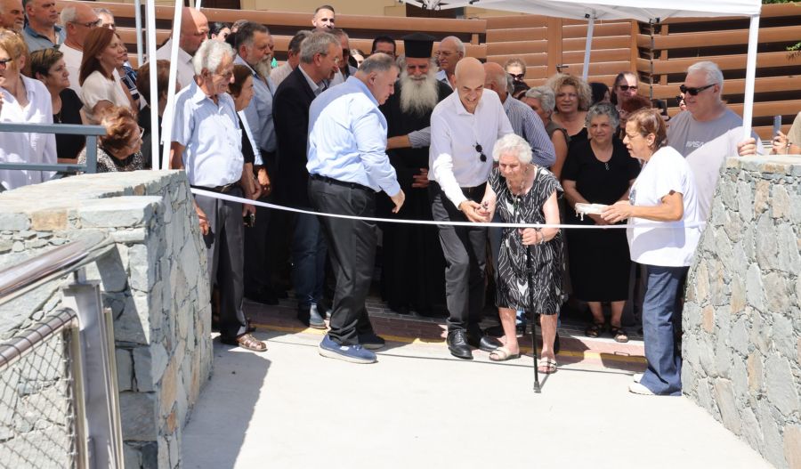Inauguration of a pedestrian bridge by the Minister of Transport over the Karkotis River in the community of Kaliana. PIO photo
