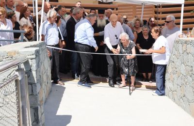 Inauguration of a pedestrian bridge by the Minister of Transport over the Karkotis River in the community of Kaliana. PIO photo