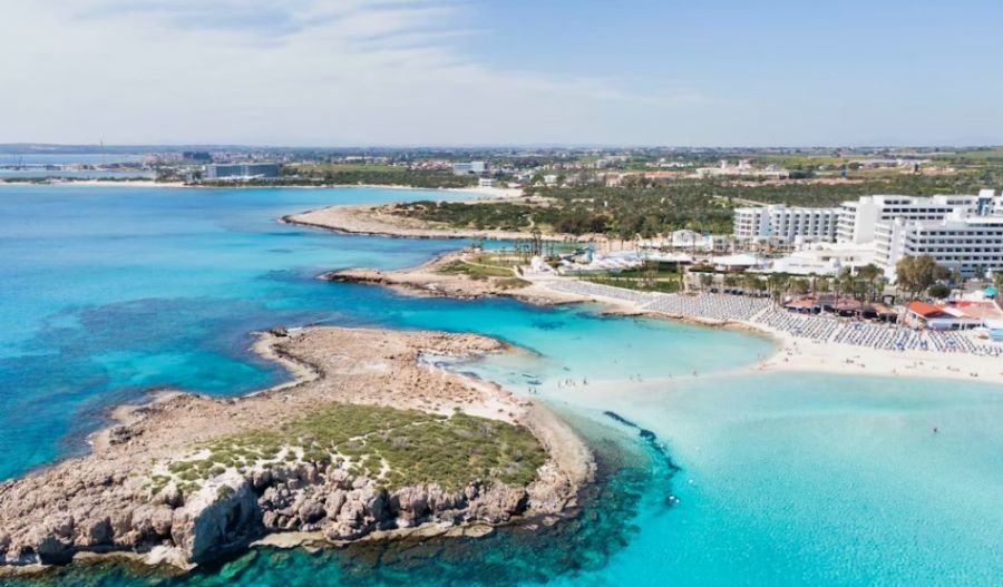 11 hotel groups go private on water with €3M state-backed desalination plan