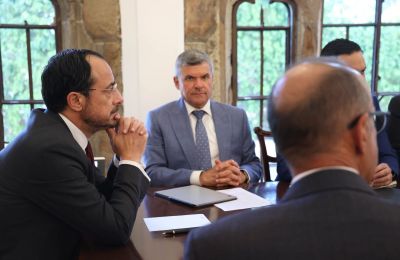 President Christodoulides briefed by ExxonMobil. Photo credit: Cyprus PIO