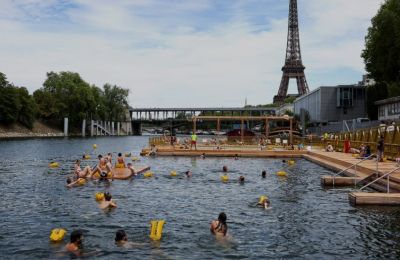 Swimming in the Seine after 100 years. (Reuters photo)