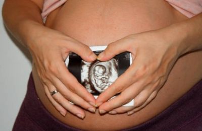 Research raises concerns over birth defect risks linked to common pregnancy antibiotic. Photo credit: Unsplash