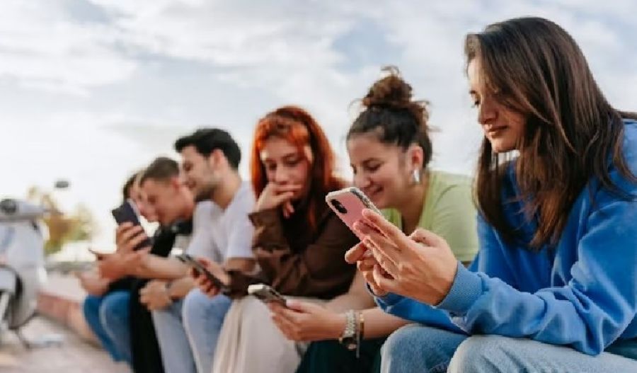 Eurostat survey shows 98% of young people in Cyprus and Greece use social media daily. Photo credit: Unsplash