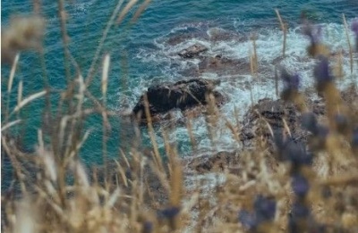 Tourist rescued after two-hour search along Paphos coastline. Photo credit: Unsplash