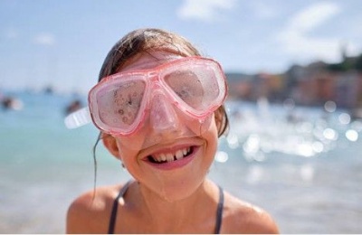 Winds at 3-4 Beaufort, just strong enough to turn your “effortless look” into “why did I bother.” Photo credit: Unsplash