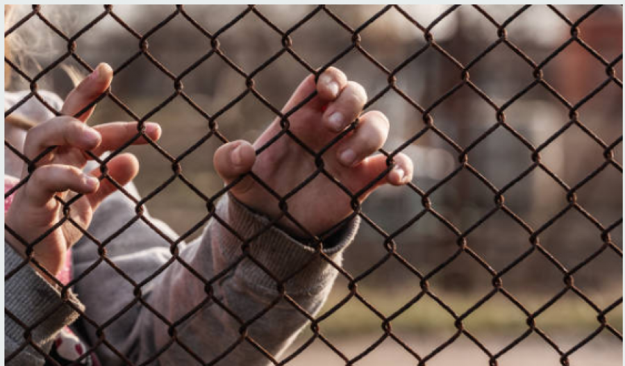 Government credits tighter policies as migrant population at Pournara center drops sharply. Photo credit: Unsplash