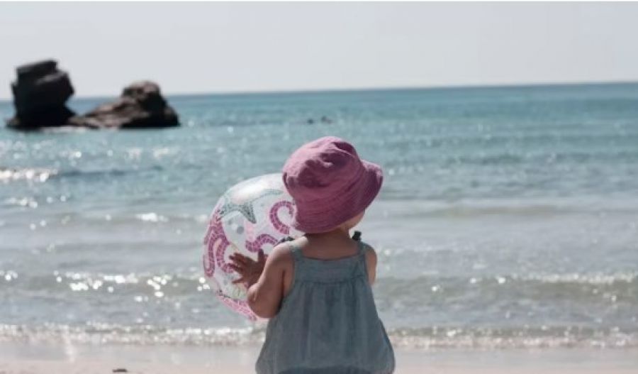 Southern coasts hit 5 Beaufort; the wind politely insists you hold onto your towel. Photo credit: Unsplash