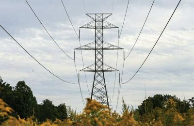 Retail electricity could fall by up to 20% with natural gas, study finds.