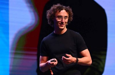 From animated characters to a digital doppelgänger, Kwebbelkop blurs the line between creator and creation.