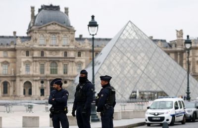 Officials compare heist to 1911 ‘Mona Lisa’ theft as investigation unfolds. Photo credit: Gonzalo Fuentes/Reuters