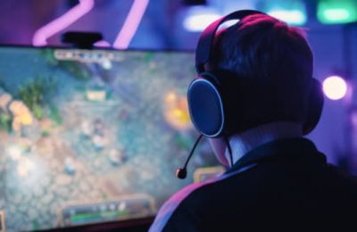 Criminal networks are using online games and chat features to manipulate minors into committing violent acts. Photo credit: Unsplash