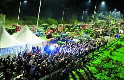 More than 2,500 tractors have blocked key highways since Sunday and are threatening to stay put during the holidays.