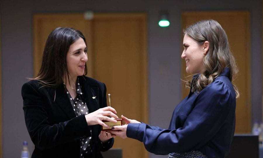 Cyprus takes over EU Council Presidency with symbolic gift exchange