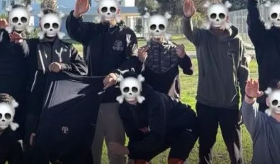 Photos circulating on the internet show a group of Larnaca High School students giving a Nazi salute