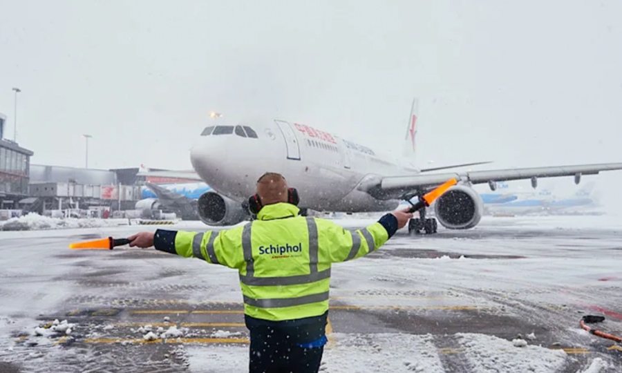 Snow forces hundreds of flight cancellations at Amsterdam’s Schiphol Airport