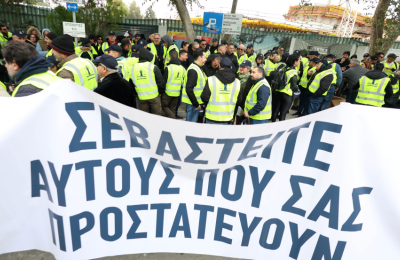 Police revolt outside Parliament: ''You cut our hours, you cut our lives''