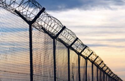 Government links faster removals to prison decongestion and tighter control of unlawful stays. Photo credit: Unsplash
