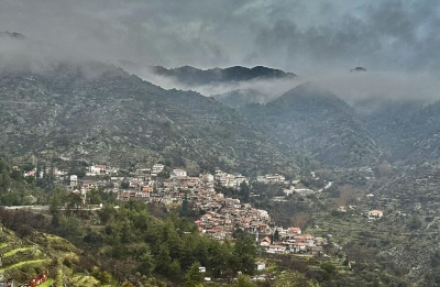 Keep the umbrella close tonight. Hail and mountain snow are on the evening menu. Photo credit: @kerofiloi.kiprou.weather.enthusiasts.cyprus/marios.ioannou.98871 Facebook