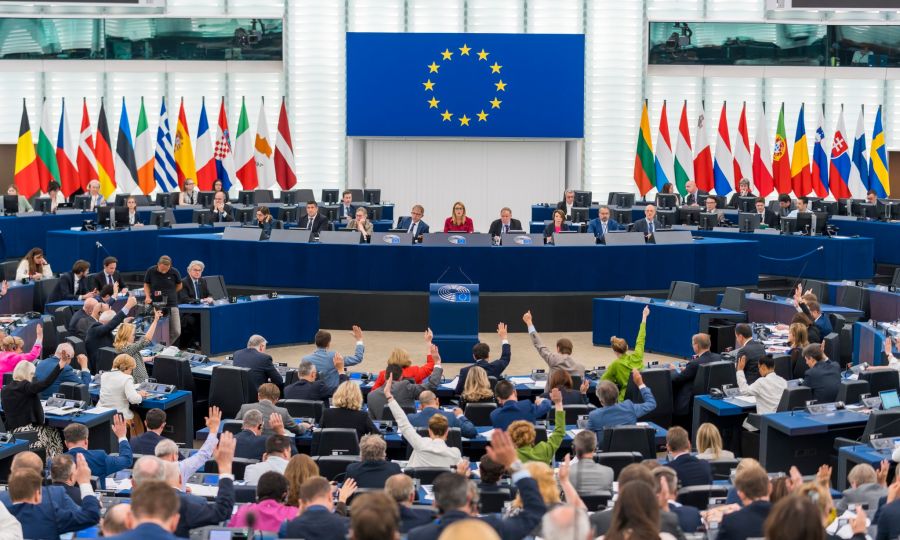 Brussels MEPs cashing in on side jobs, but few report it