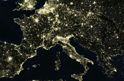 Photo from: Spectrum.ieee.org. Images from Landsat 5 and Landsat 7 show Europe’s unified electrical landscape. Photo: Planet Observer/Universal Images Group/Getty Images