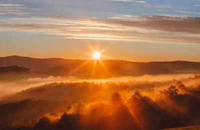 Spring is flirting with the coast while the mountains stay chilly. Photo credit: Usnplash
