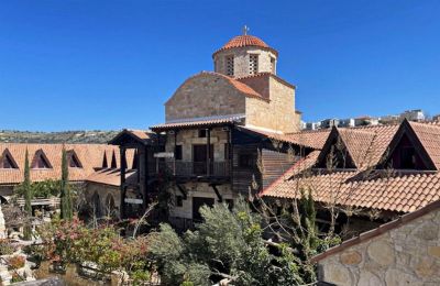 Families wait for clearance to return home after fighter jets intercepted two drones near the Akrotiri area. Photo credit: cyprustravelwriters.com
