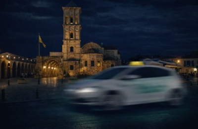 Authorities warn of safety risks and urge the public to use only licensed, insured transport services. Image is AI