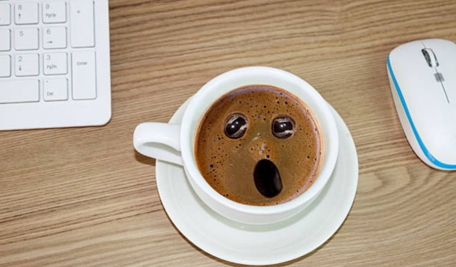 Dust remains a persistent guest, but at least the 21°C temperatures are keeping things comfortable for the Holy Week preparations. Photo credit: Unsplash