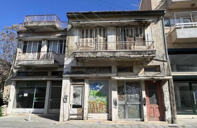 Authorities warn many hazardous buildings remain occupied as risks escalate. Photo credit: dom.com.cy