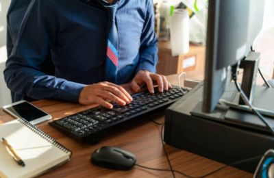 Growth driven by increase in permanent contracts, while fixed-term roles drop sharply after contract expirations. Photo credit: Unsplash