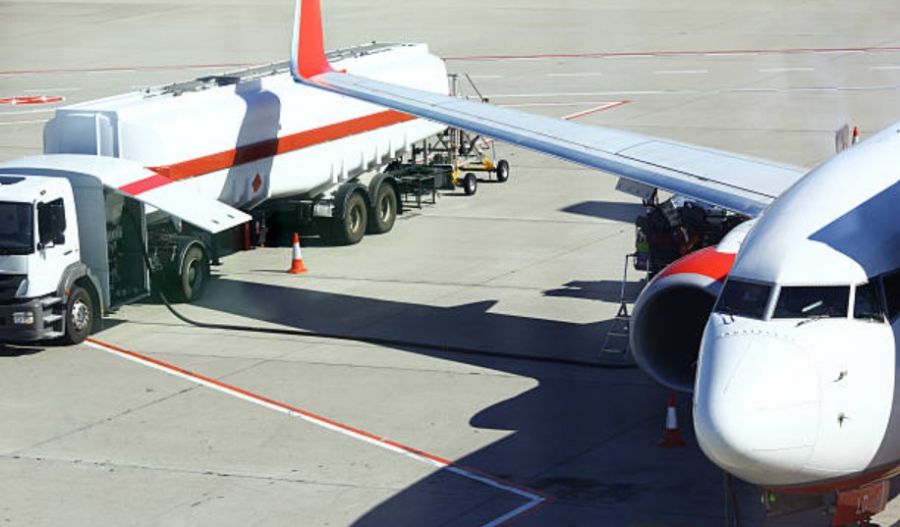 Rising fuel costs impact airlines and ticket prices as EU monitors situation closely. Photo credit: Unsplash