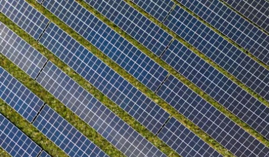 Trade unions warn of escalating labor action while pushing for investment in energy and desalination projects. Photo credit: Unsplash