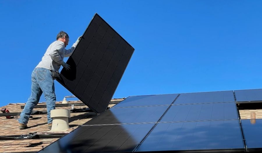 Ex-MP blasts solar power ''deception'' after repeated photovoltaic shutdowns