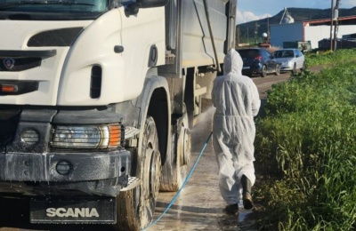 Livestock owners warned that moving the carcasses past farming units could increase the risk of foot-and-mouth disease spreading. Photo credit: oloi.cy