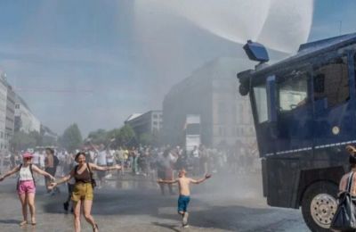Berlin police deploy water cannon to cool people down. Credit: Viktar Malishevsky X
