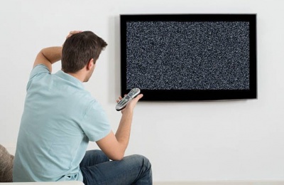 Viewers face the choice of rescanning modern television sets or purchasing external decoders to regain access to local networks. Photo credit: Unsplash
