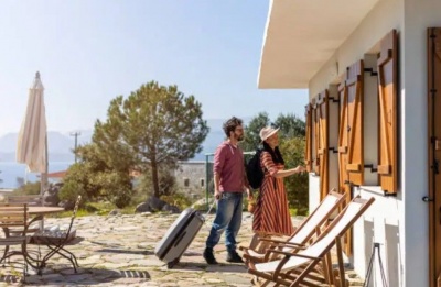 The Deputy Ministry of Tourism is preparing to implement new EU rules requiring all short-term rental listings to display verified registration numbers. Photo credit: Unsplash
