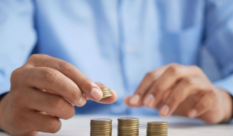 Cypriots save, but banks pay little in return