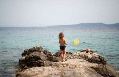 Highs drop to seasonal norms while the southern coast picks up 5 Beaufort gusts. Photo credit: Unsplash