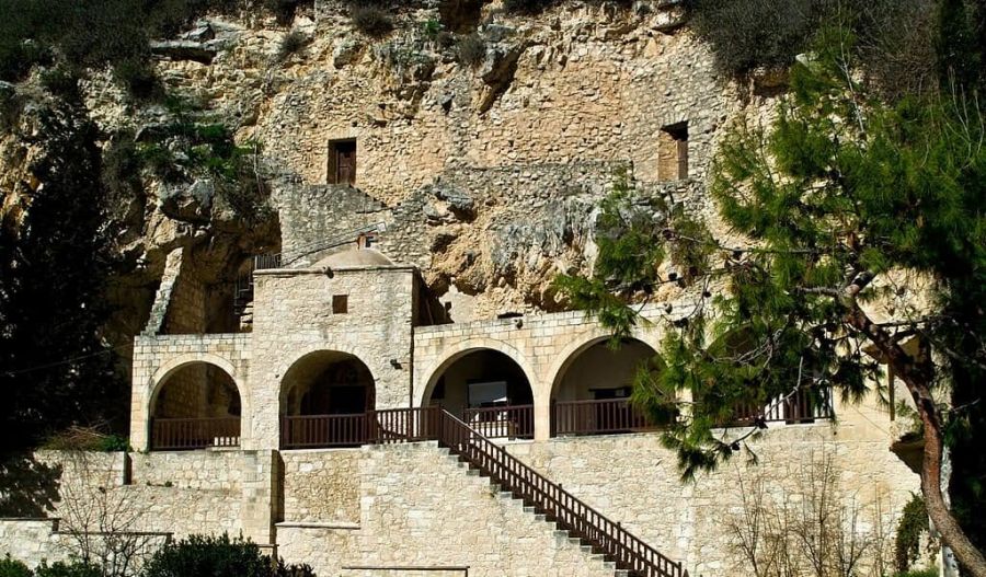 A monastery cell key, a paper cutter and an attempted murder case