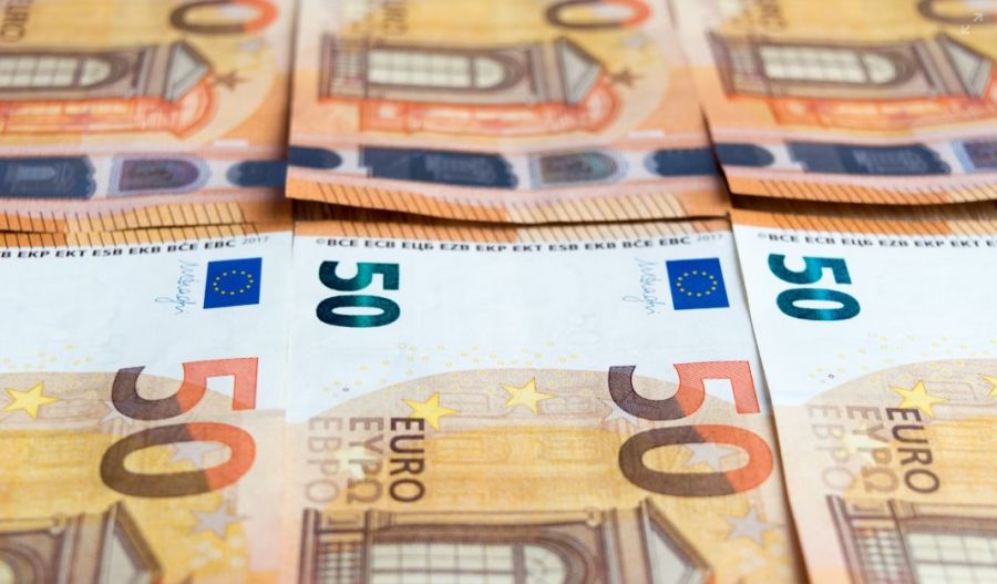 One €50 serial number, 23 banknotes and an 18-year-old in custody