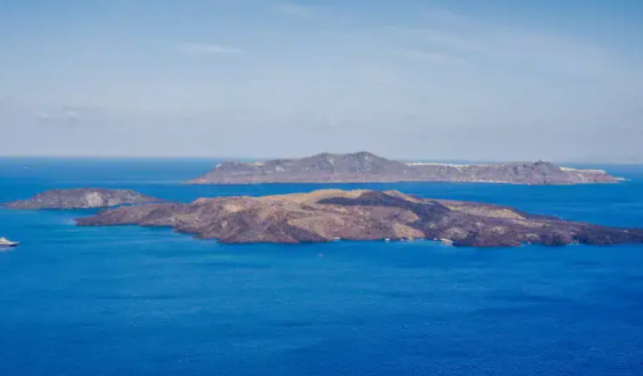 Angelos Syrigos and Konstantinos Filis agree that the electrical cable and its recent movement are one of the issues that led Turkey to declare marine parks.