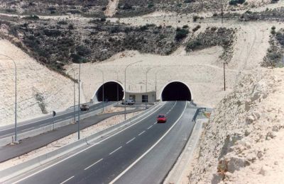 Driver killed after refrigerator falls from pickup on Limassol-Paphos highway