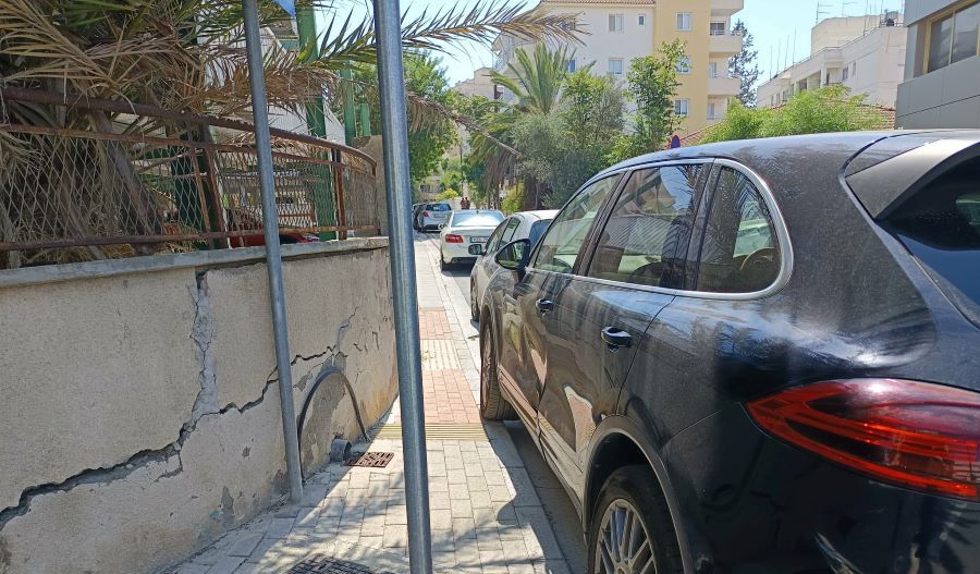 No room to move: Nicosia’s pavements remain blocked