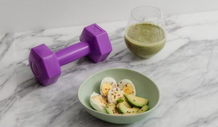 From bananas and coffee to foods best avoided, here is what nutritionists recommend before exercise. Photo credit: Unsplash