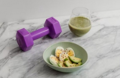 From bananas and coffee to foods best avoided, here is what nutritionists recommend before exercise. Photo credit: Unsplash