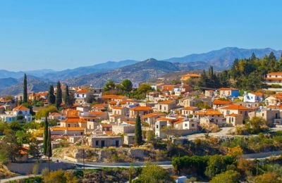 Temperatures will reach 30°C inland, while a cool 19°C is expected in the highest mountains..